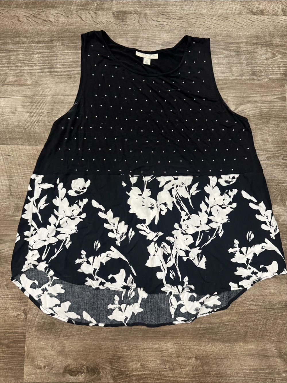 Emmaline Black & White Flowy Tank Top Size 1x